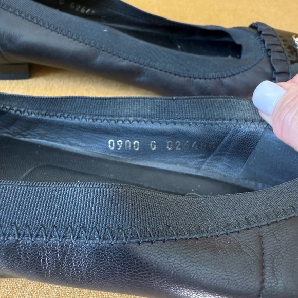 Chanel Black Loafers with Elegant Bow Detail - Picture 5 of 7